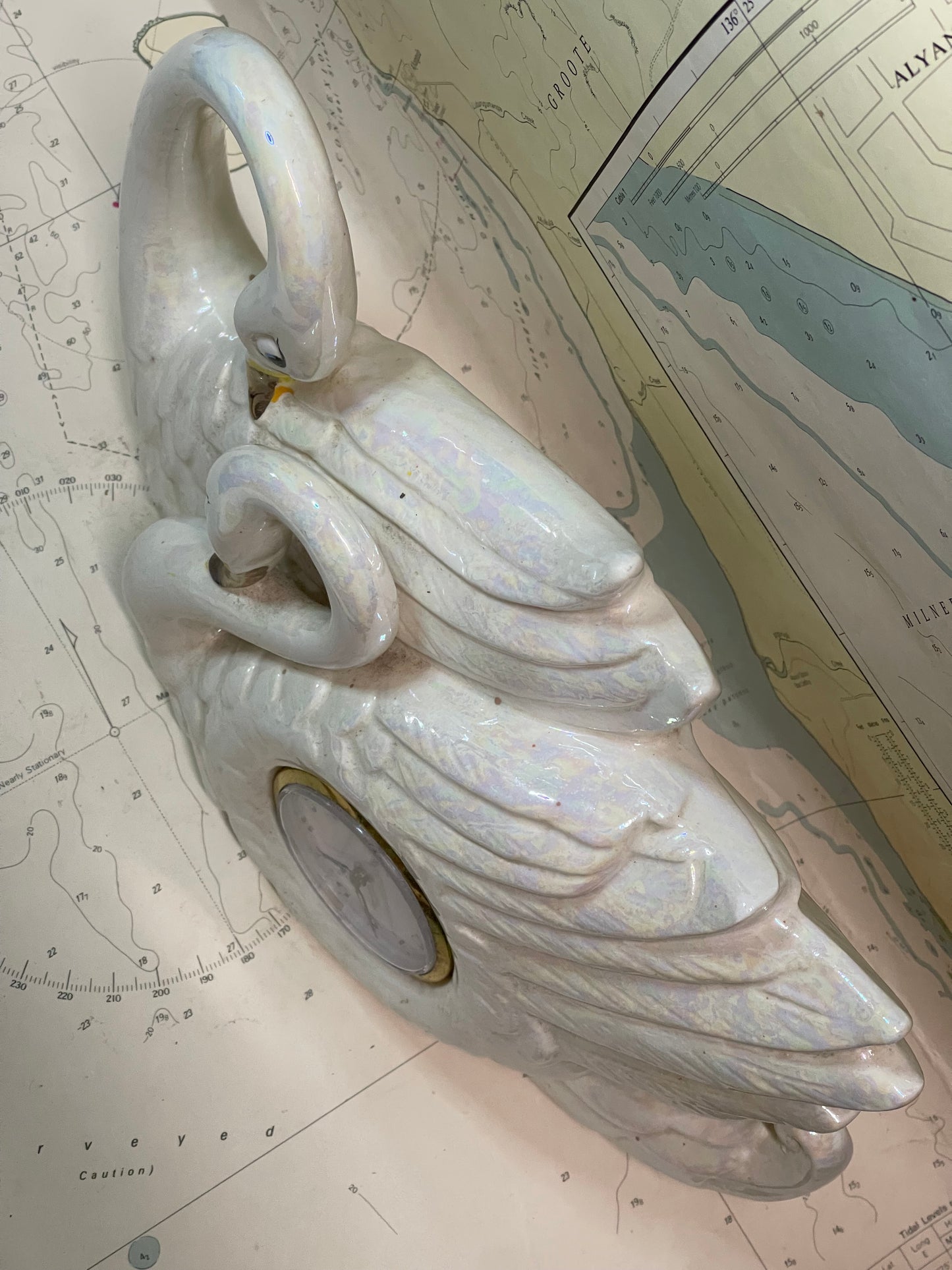 Vintage Iridescent Large Double Swan Mantel Clock – Mid-Century Ceramic – c.1950s–60s