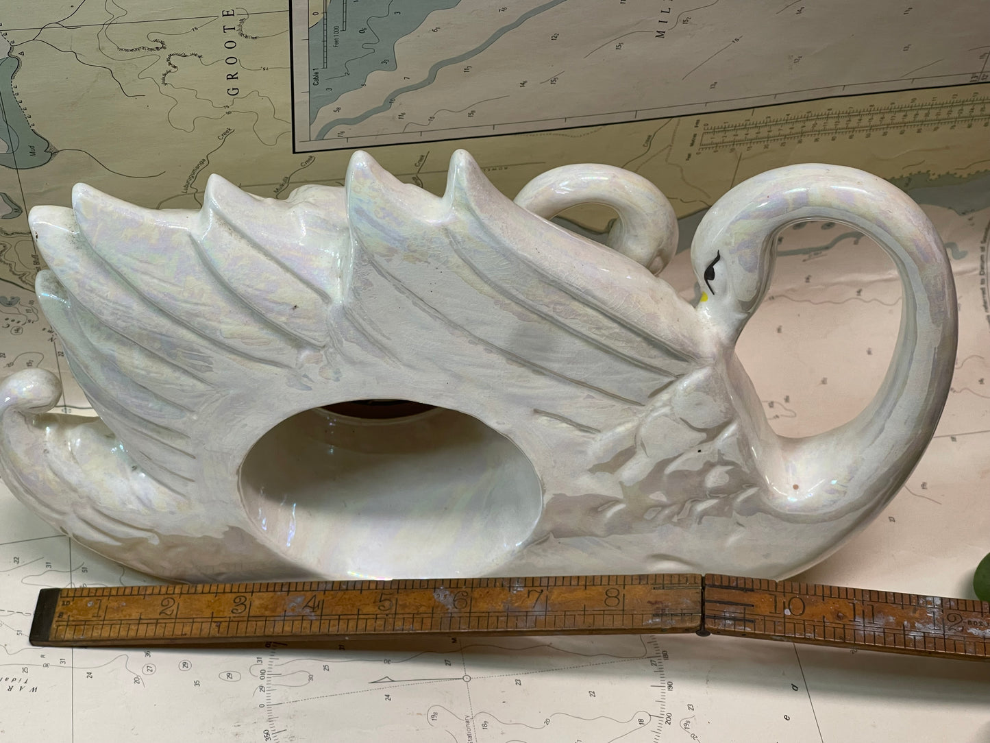 Vintage Iridescent Large Double Swan Mantel Clock – Mid-Century Ceramic – c.1950s–60s