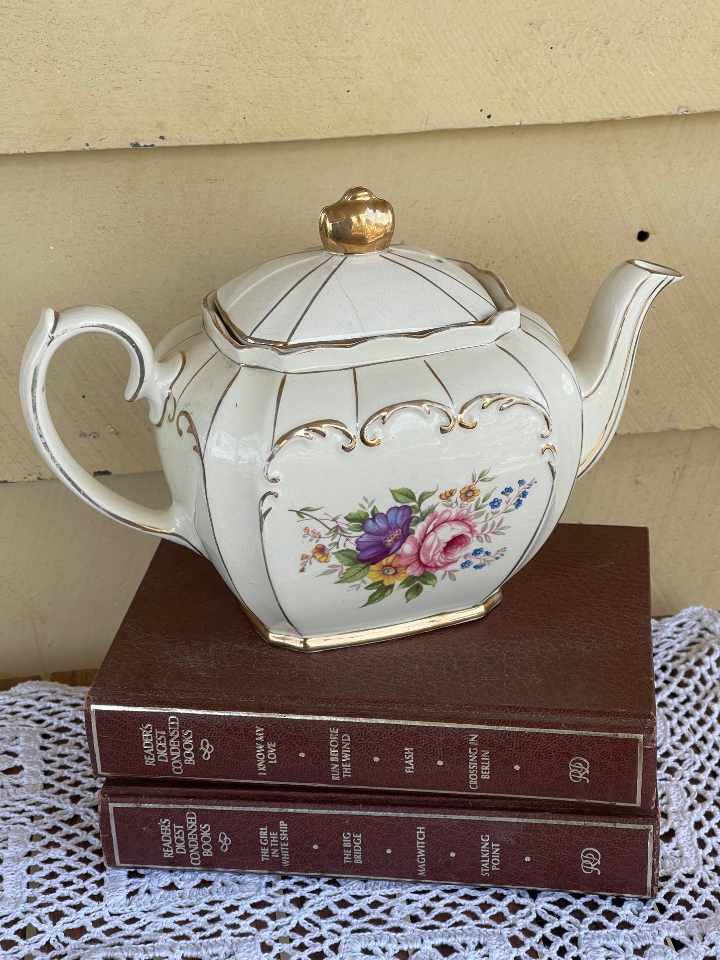 Vintage 1950s Sadler Tea Pot with Roses
