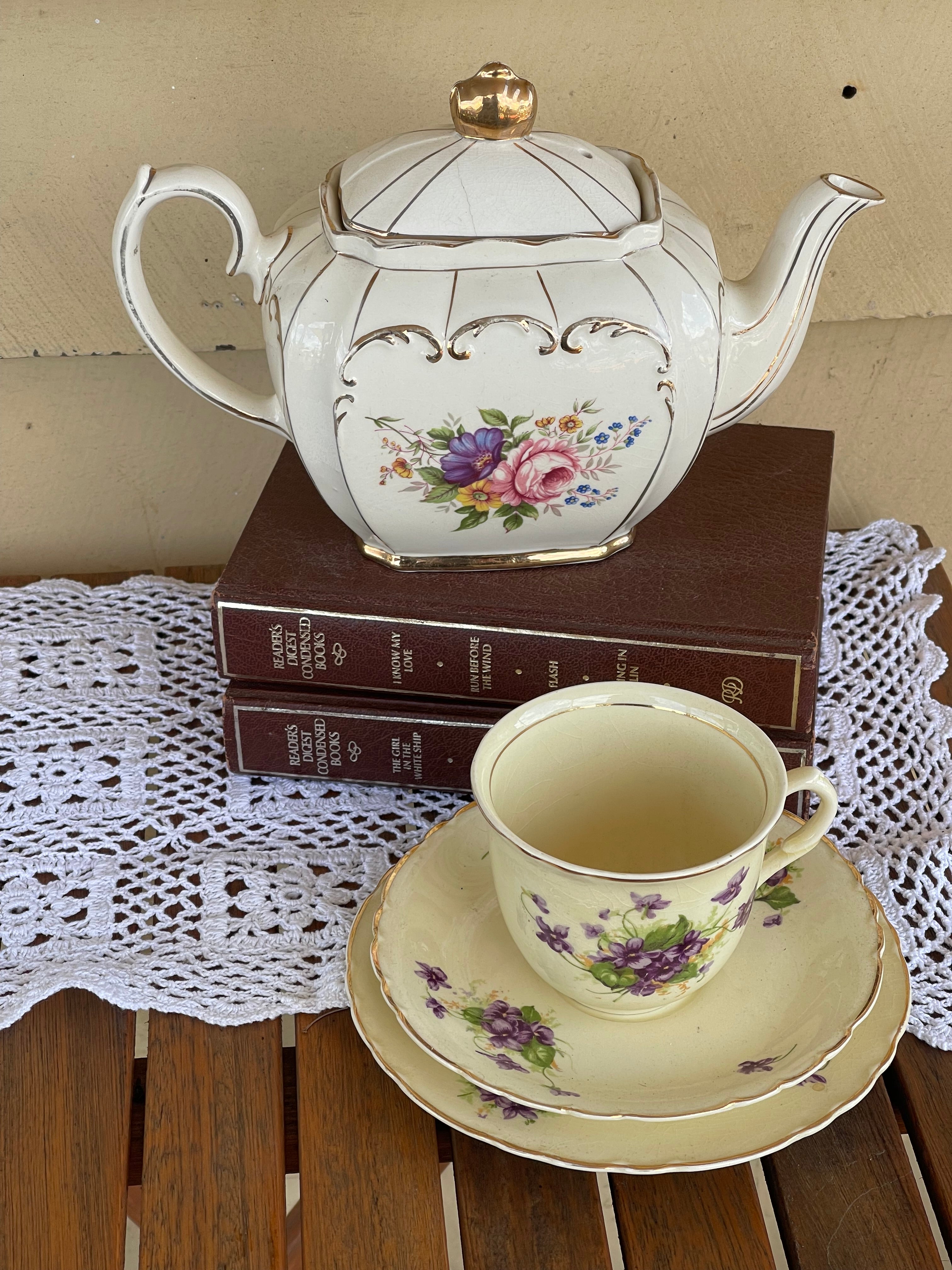 Vintage high quality Sadler Teapot with Roses