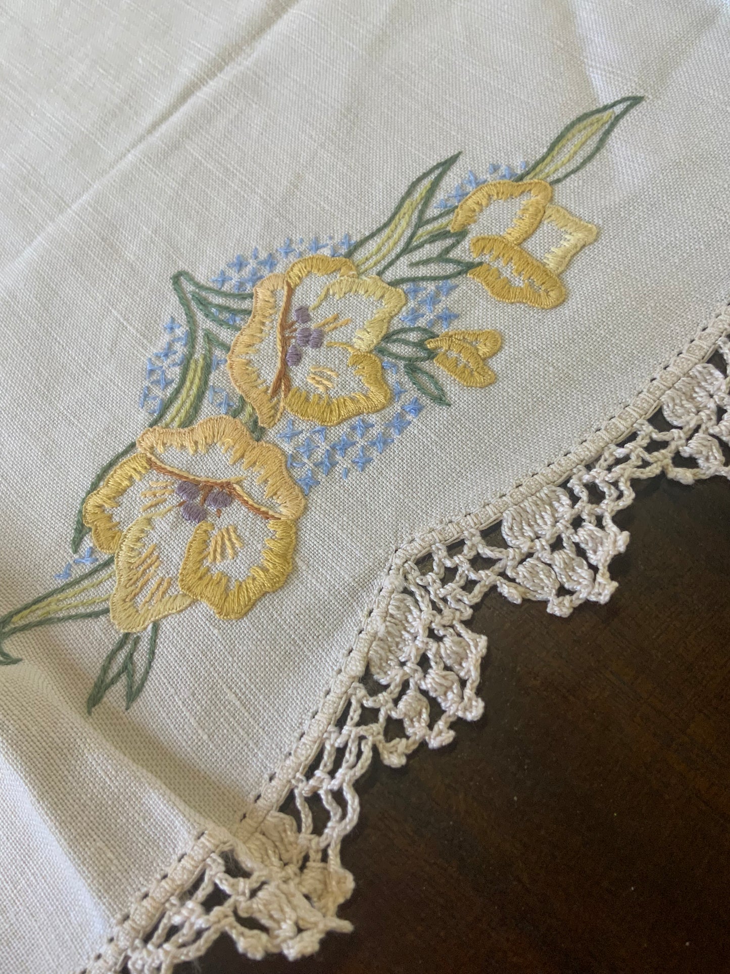 Vintage Hand-Embroidered Linen Table Runner – Yellow & Pink Floral with Crochet Lace