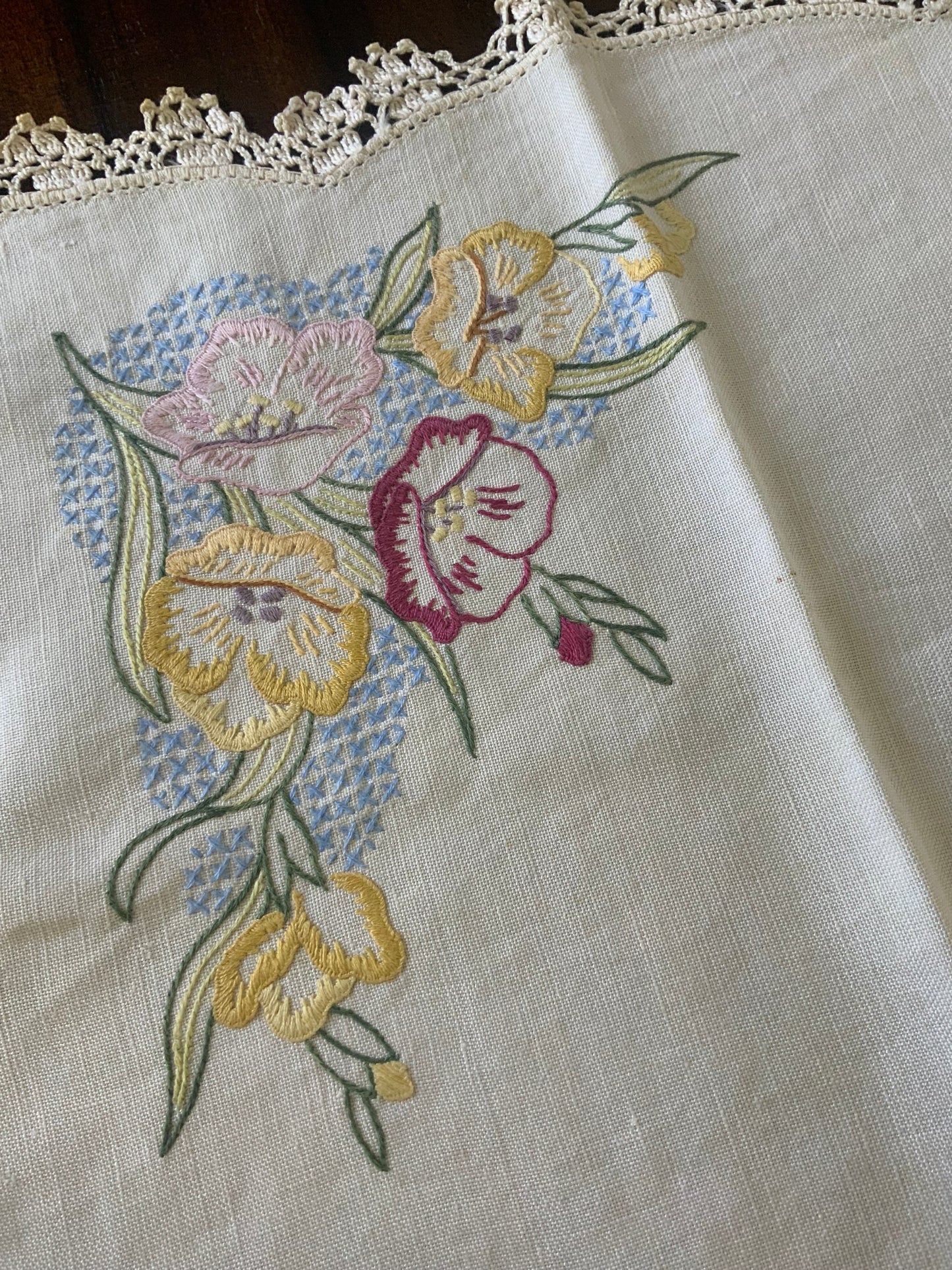 Vintage Hand-Embroidered Linen Table Runner – Yellow & Pink Floral with Crochet Lace