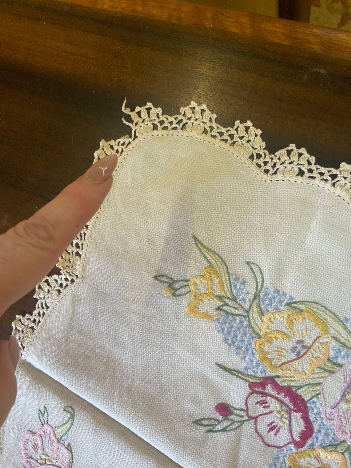 Vintage Hand-Embroidered Linen Table Runner – Yellow & Pink Floral with Crochet Lace