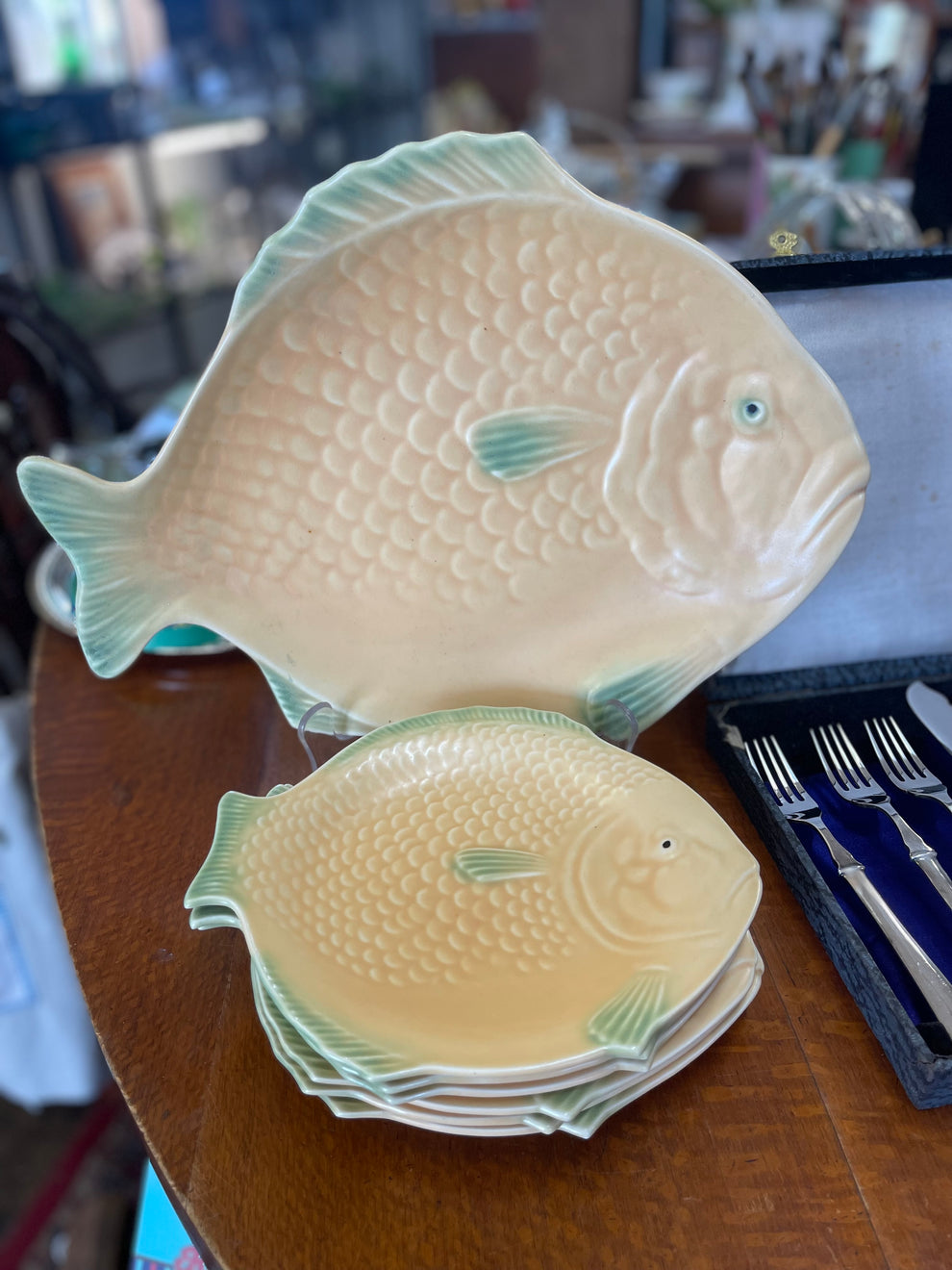 Set of 6 c.1930's SHORTER AND SON Yellow and green Fish Plates plus Se
