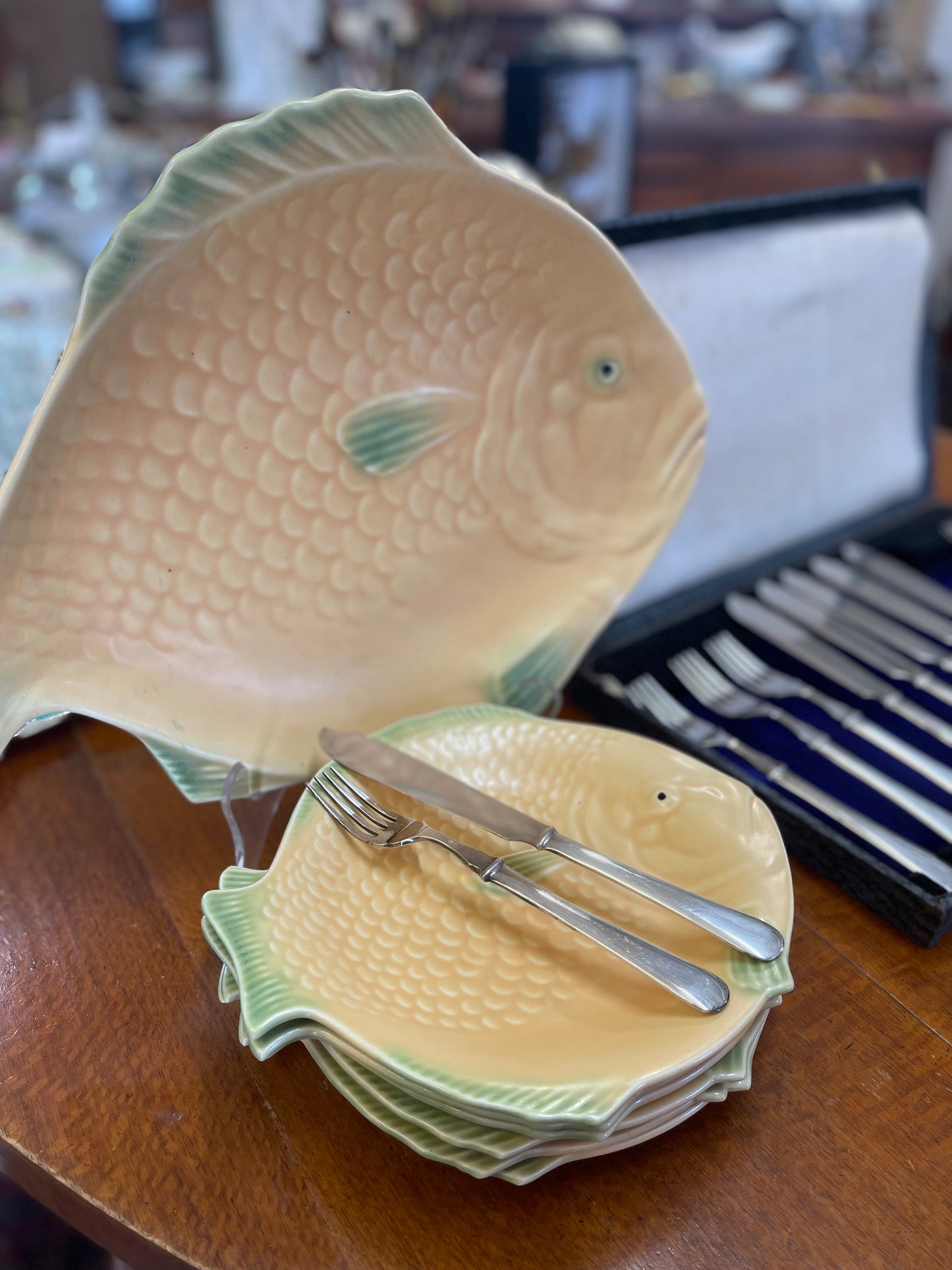 Set of 6 c.1930's SHORTER AND SON Yellow and green Fish Plates plus Serving Platter