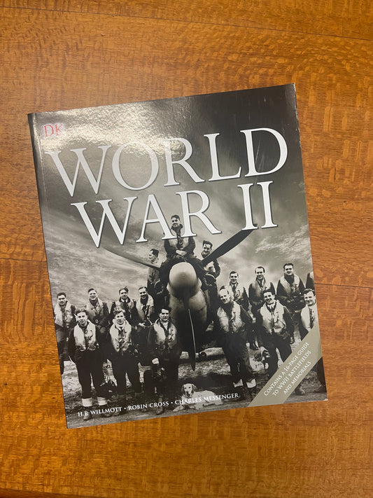 World War II by DK Books  2015