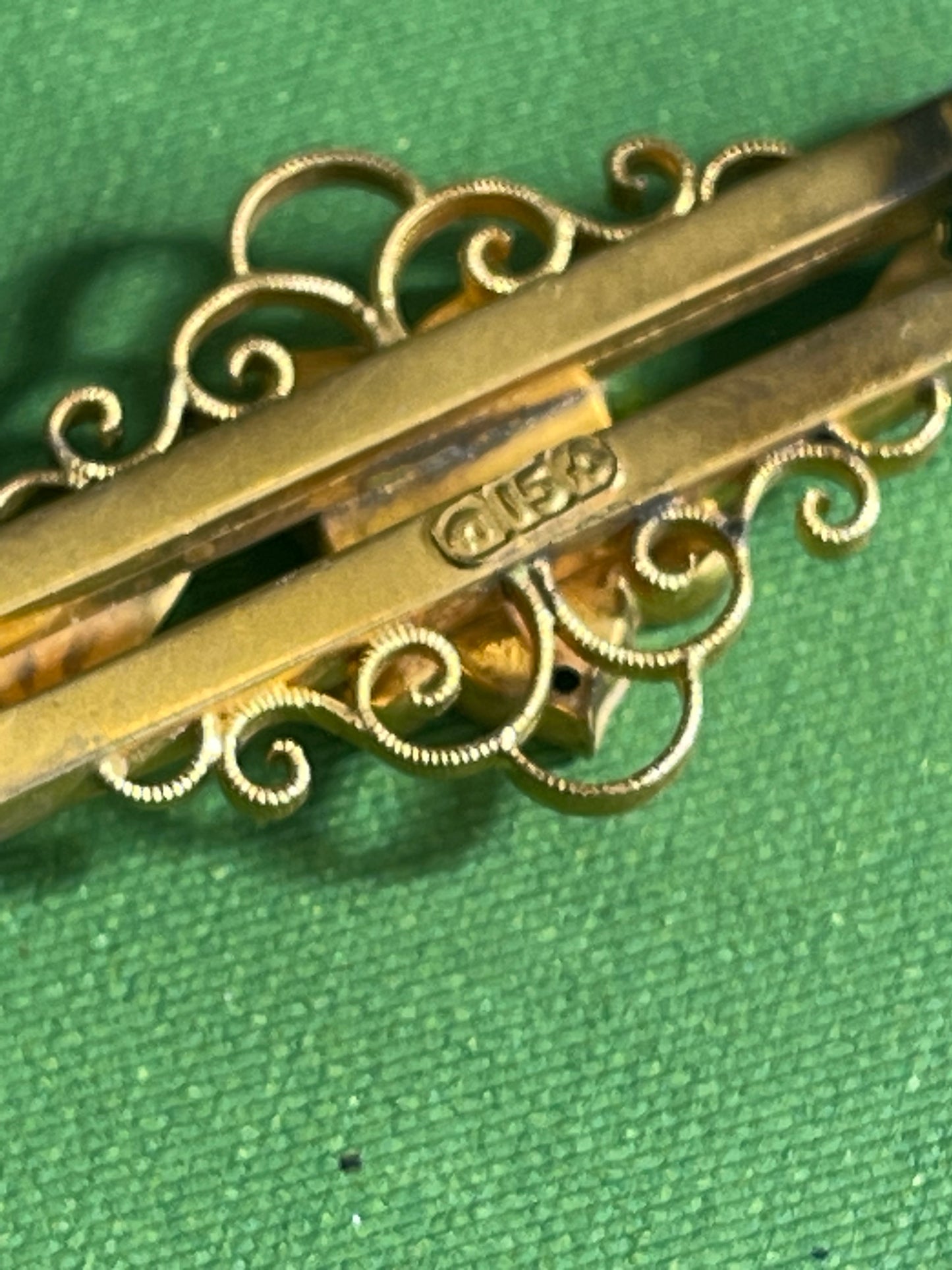 Antique Victorian 15 carat Gold Bar Brooch with Flower