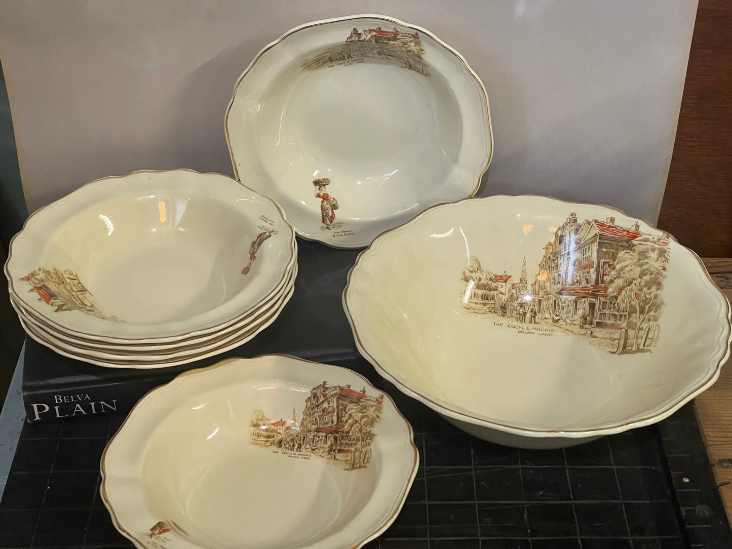 J&G MEAKIN England SUNSHINE “ The Cock & Magpie Drury Lane” dessert/salad bowl set