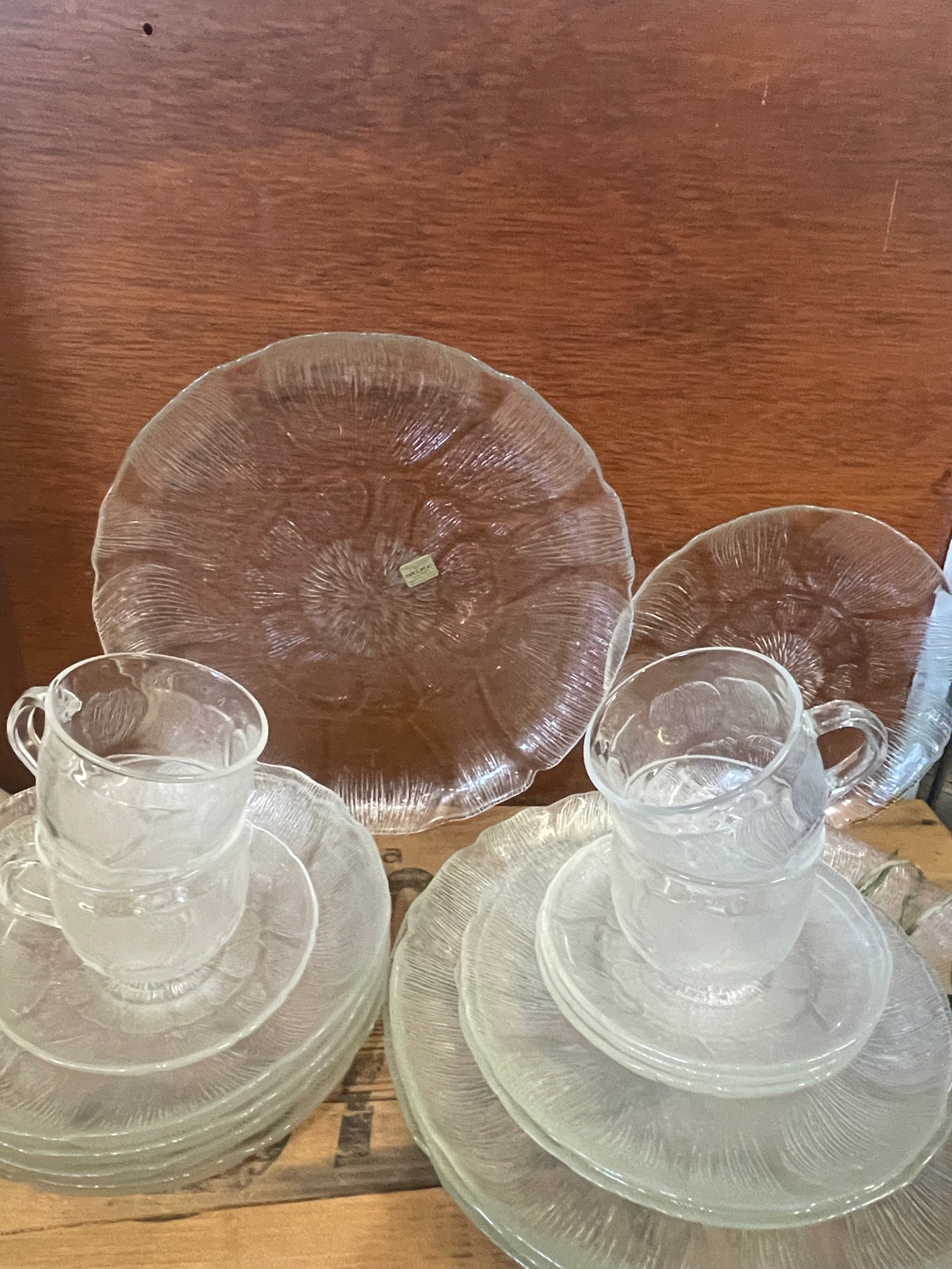 Vintage Arcoroc Fleur glass dinner set for 4 Kitten Vintage