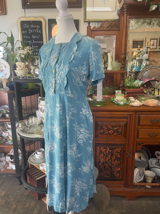 Vintage 50s blue cotton day Dress with white flowers size 8-10